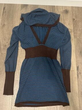 Pink Rose Blue and Brown Striped V-Neck Hooded Sweater